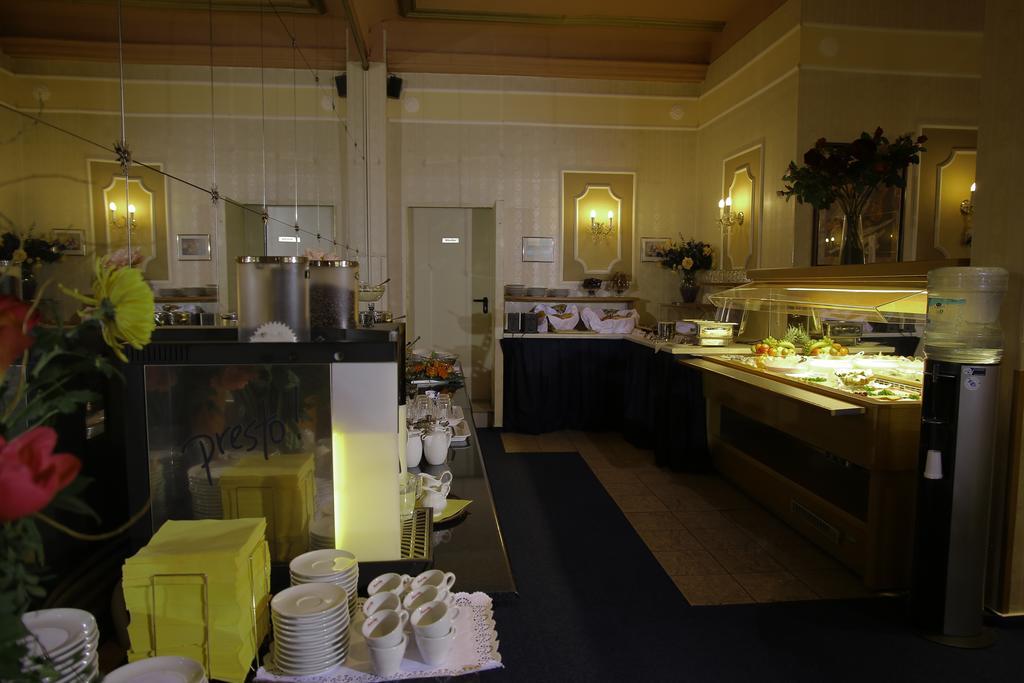 Hotel Koenigshof ไมนซ์ ภายนอก รูปภาพ